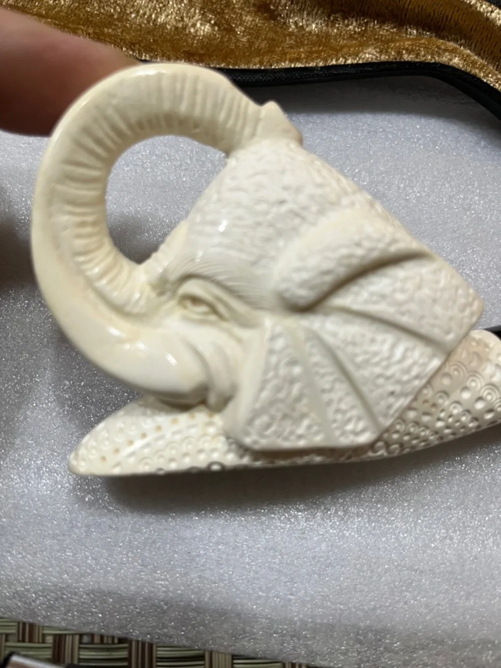 Meerschaum carved elephant pipe - Picture 4 of 9